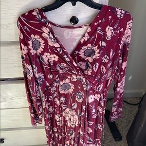 Maternity dress. Long sleeves. Maxi style